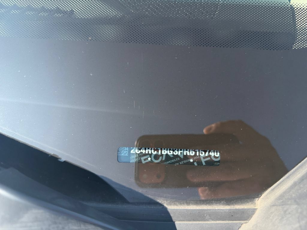 Used 2023 Chrysler Pacifica Touring-L FWD image 31