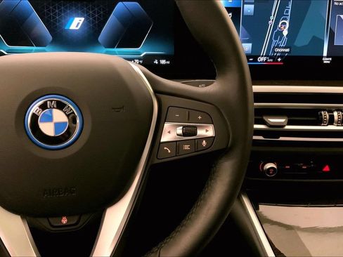 Used 2023 BMW i4 eDrive35 w/ Premium Package RWD image 18