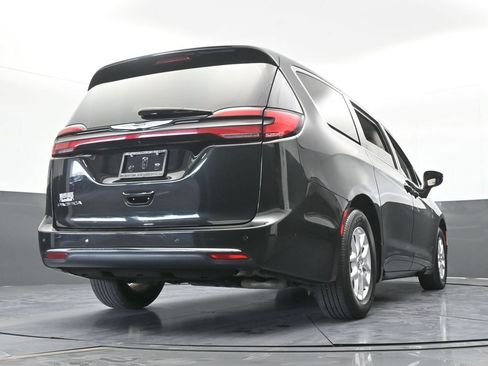 Used 2023 Chrysler Pacifica Touring-L FWD image 57