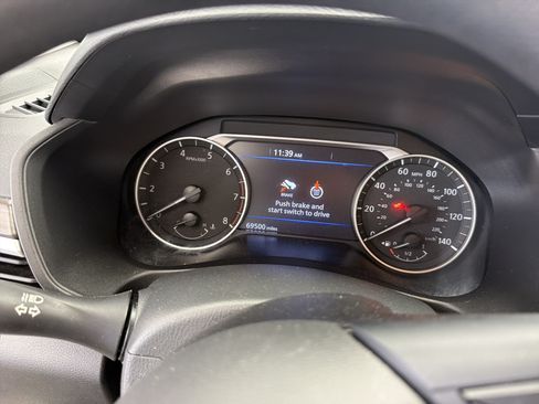 Used 2024 Nissan Altima 2.5 SV FWD image 7