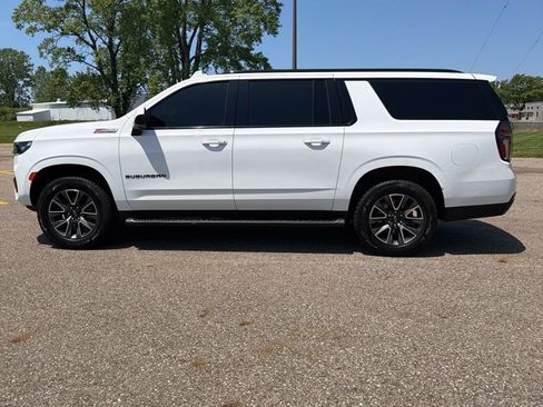 Used 2023 Chevrolet Suburban Z71 AWD/4WD image 8