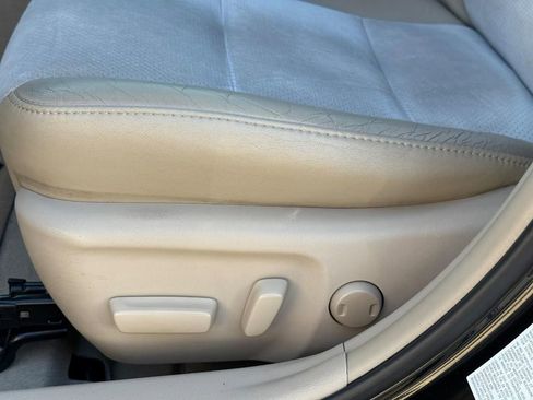 Used 2014 Toyota Camry XLE w/ Leather Package image 20