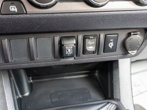 Used 2019 Toyota Tacoma TRD Sport AWD/4WD image 25