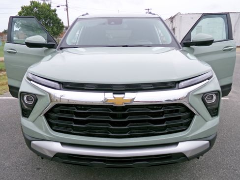 New 2026 Chevrolet TrailBlazer LT w/ Convenience Package FWD image 5