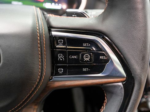 Used 2023 Jeep Grand Cherokee Summit w/ Luxury Tech Group V AWD/4WD image 28