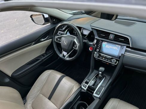 Used 2019 Honda Civic Touring image 9