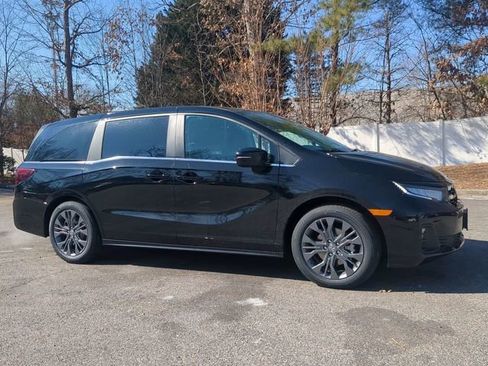 New 2026 Honda Odyssey Touring image 2