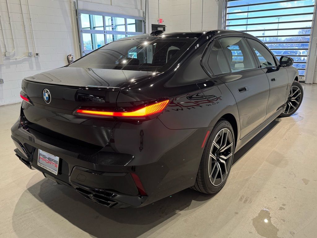 Used 2025 BMW 760i xDrive AWD/4WD image 4