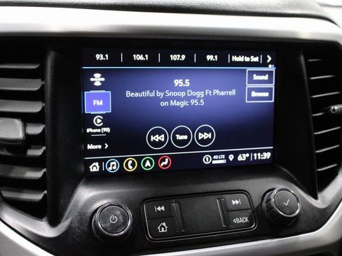 Used 2023 GMC Acadia SLE w/ Driver Convenience Package image 2