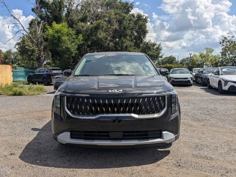 New 2026 Kia Carnival FWD image 3