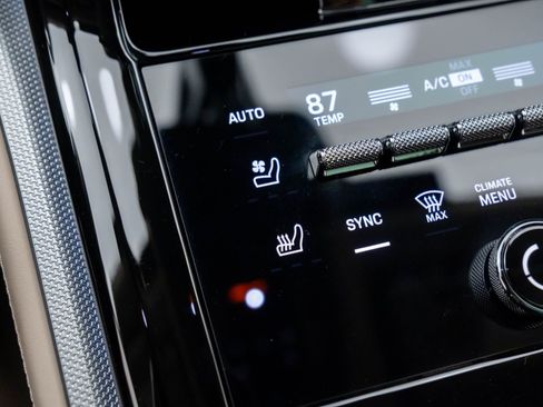 Certified 2025 Porsche Panamera 4 image 24