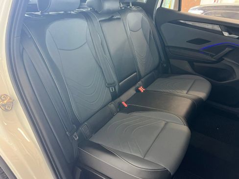 Used 2025 Volkswagen Tiguan SE R-Line FWD image 34