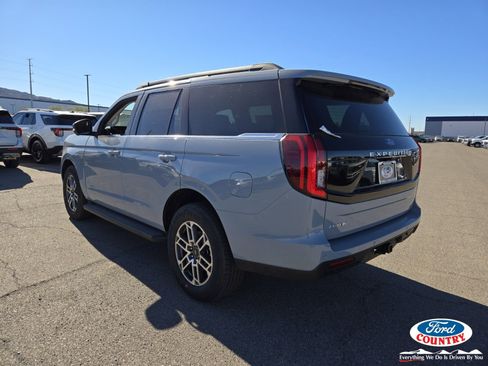 New 2026 Ford Expedition Active image 3