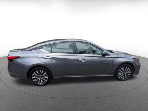 Used 2025 Nissan Altima 2.5 SV FWD image 13