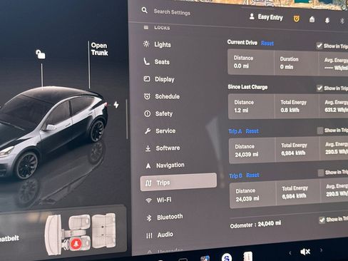 Used 2023 Tesla Model Y Long Range image 33