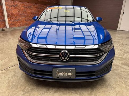 Used 2024 Volkswagen Jetta SE image 8