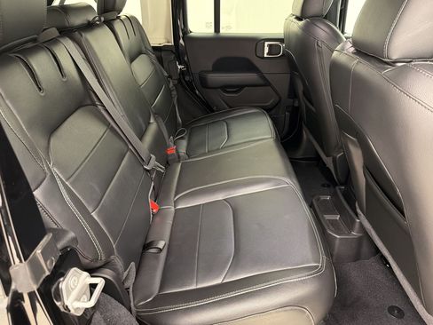 Used 2022 Jeep Wrangler Unlimited Sahara w/ Cold Weather Group AWD/4WD image 26