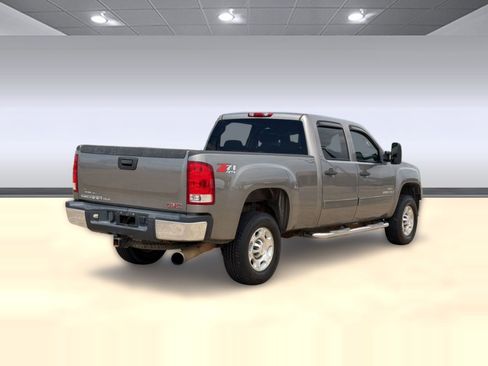 Used 2008 GMC Sierra 2500 SLE w/ Z71 Off-Road Package image 9