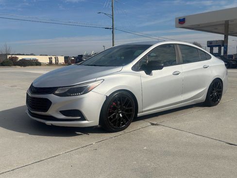 Used 2016 Chevrolet Cruze LT image 1