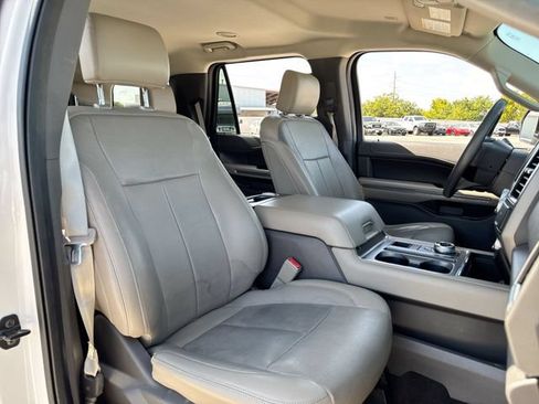 Used 2018 Ford Expedition XLT w/ Equipment Group 202A RWD image 25