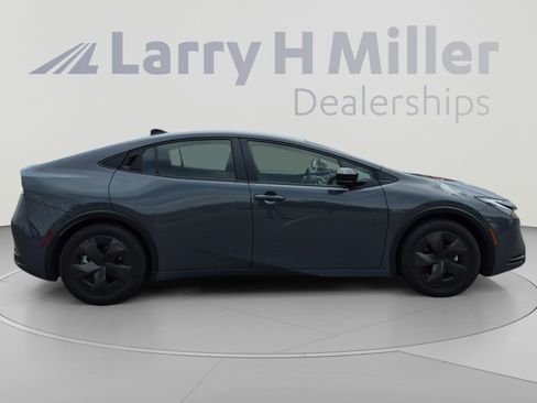 Used 2026 Toyota Prius LE FWD image 6