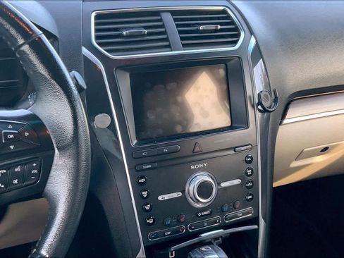 Used 2019 Ford Explorer Limited w/ Class III Trailer Tow Package image 7