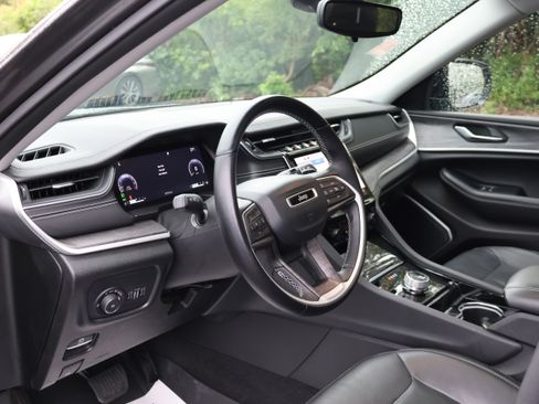 Used 2021 Jeep Grand Cherokee L Limited AWD/4WD image 34