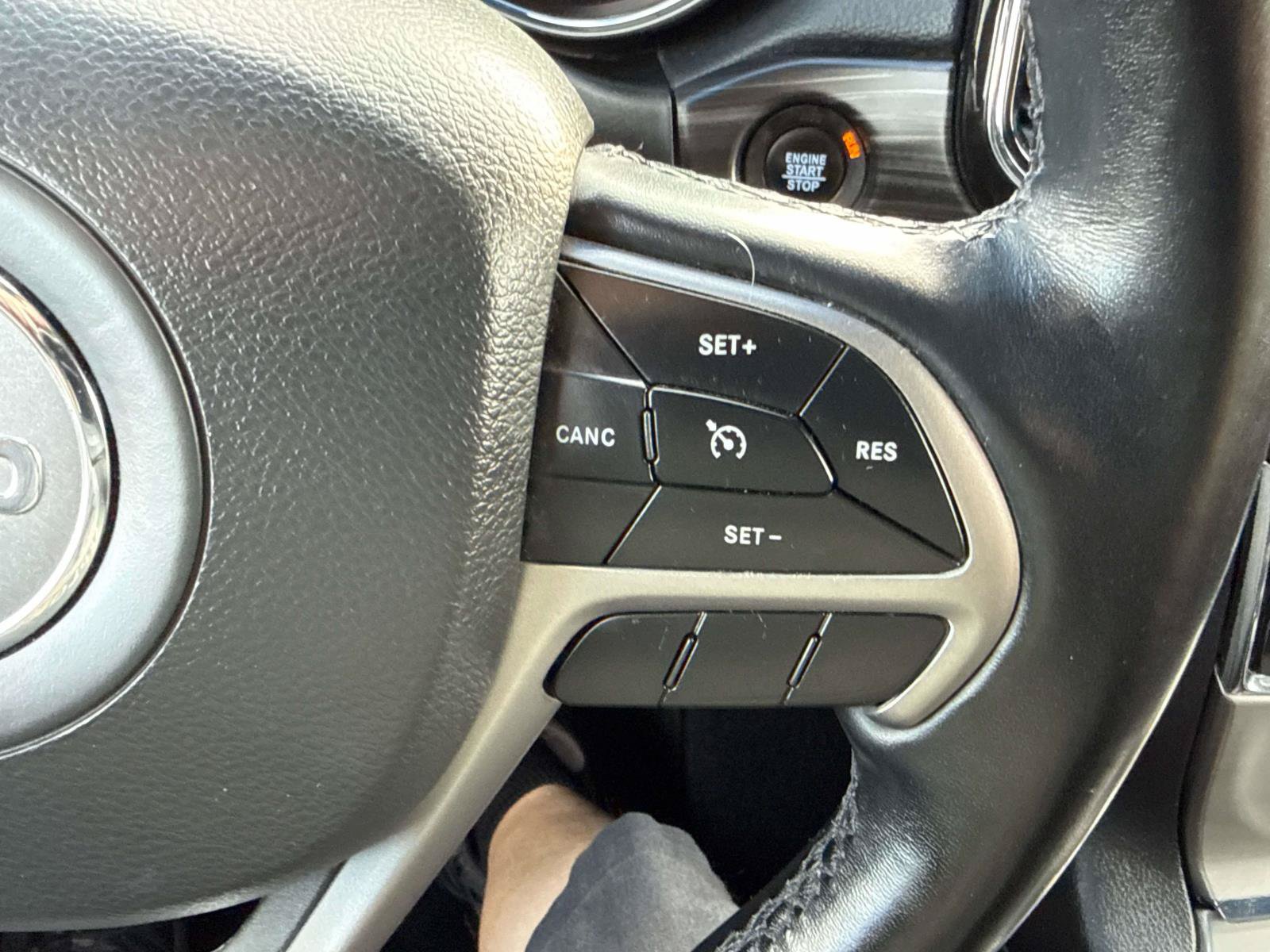 Used 2022 Jeep Grand Cherokee Laredo X AWD/4WD image 25