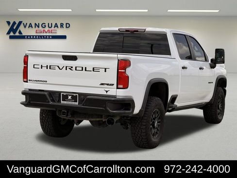 Used 2024 Chevrolet Silverado 2500 ZR2 w/ Technology Package AWD/4WD image 3