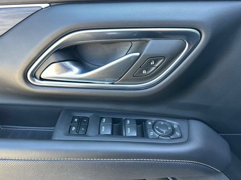 Used 2023 GMC Yukon SLT w/ SLT Premium Package AWD/4WD image 12