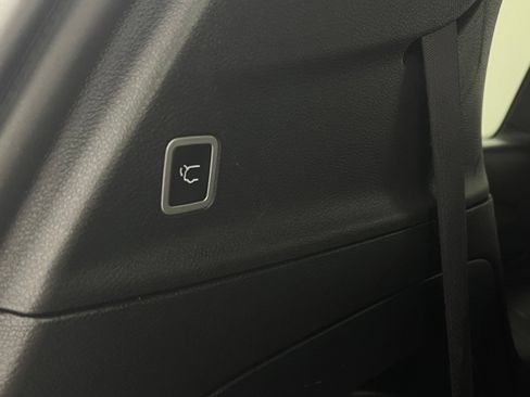 Used 2025 Chrysler Pacifica Select FWD image 8