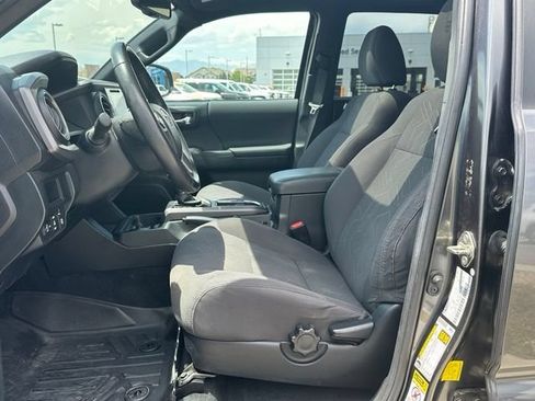 Used 2017 Toyota Tacoma TRD Sport w/ Premium & Technology Package AWD/4WD image 22