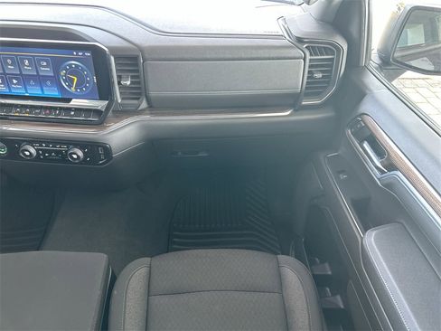 Used 2023 Chevrolet Silverado 1500 LT image 38