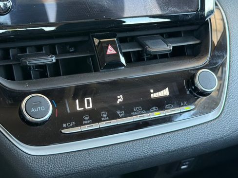 Used 2025 Toyota Corolla LE FWD image 23
