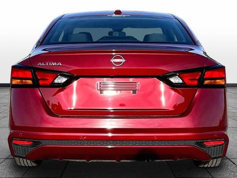 Used 2025 Nissan Altima 2.5 SV FWD image 4