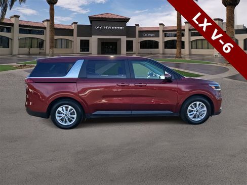 Used 2024 Kia Carnival LX image 9