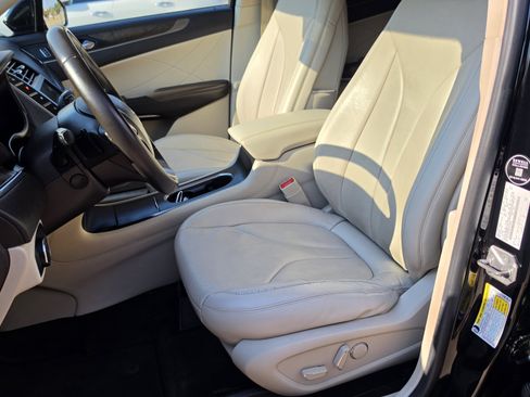 Used 2017 Lincoln MKC Reserve AWD/4WD image 25