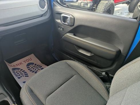 Used 2025 Jeep Wrangler Sahara image 15