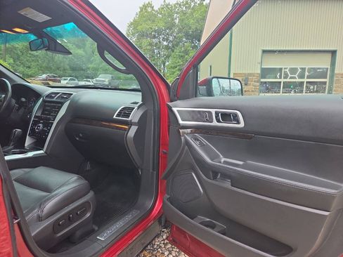 Used 2014 Ford Explorer Limited w/ Equipment Group 302A AWD/4WD image 24