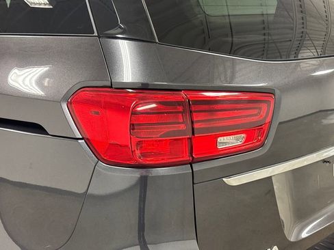 Used 2021 Kia Sedona LX image 15