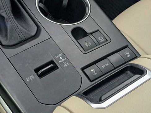 Used 2021 Toyota Highlander XLE FWD image 27