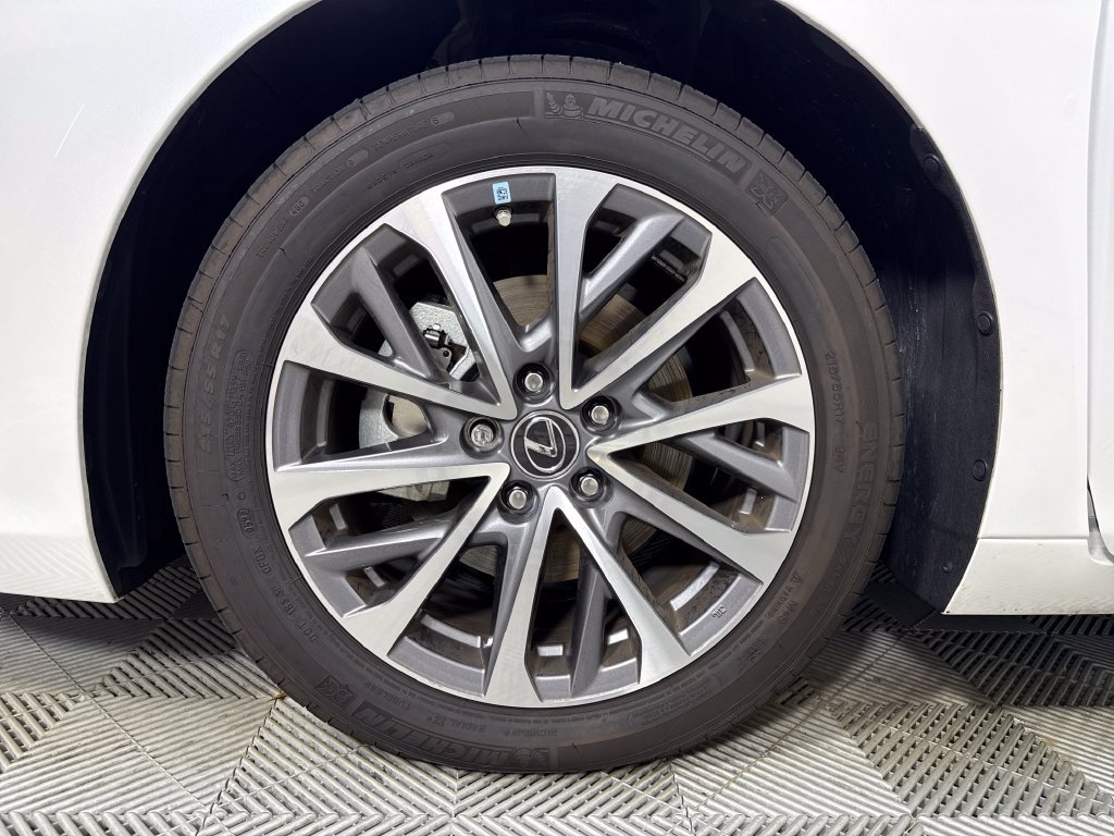 Used 2022 Lexus ES 300h w/ Premium Package FWD image 25
