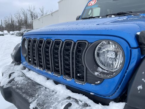 Used 2024 Jeep Wrangler Sport S image 21