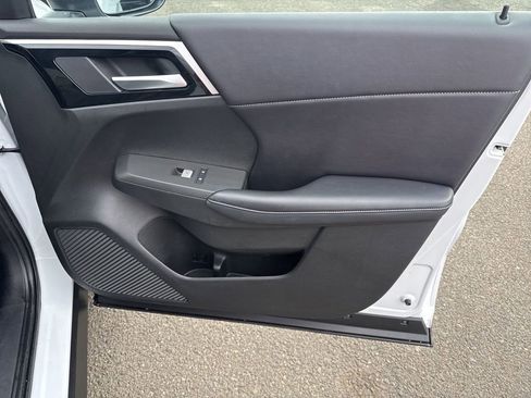 Used 2024 Mitsubishi Outlander 4WD Plug-In Hybrid image 11