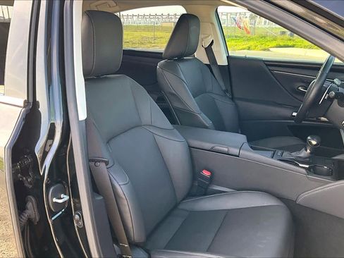 Used 2024 Lexus ES 300h w/ Premium Package image 9