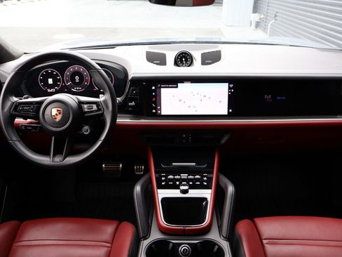 Certified 2024 Porsche Cayenne S AWD/4WD image 23