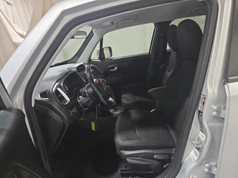 Used 2020 Jeep Renegade Latitude FWD image 15