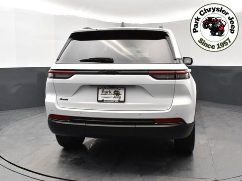 Used 2025 Jeep Grand Cherokee Altitude image 5