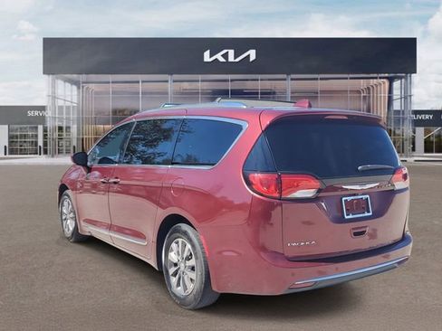 Used 2019 Chrysler Pacifica Touring-L Plus image 4