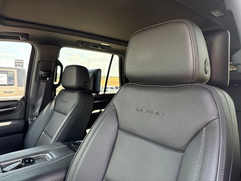 Used 2024 GMC Yukon Denali w/ Advanced Technology Package AWD/4WD image 16